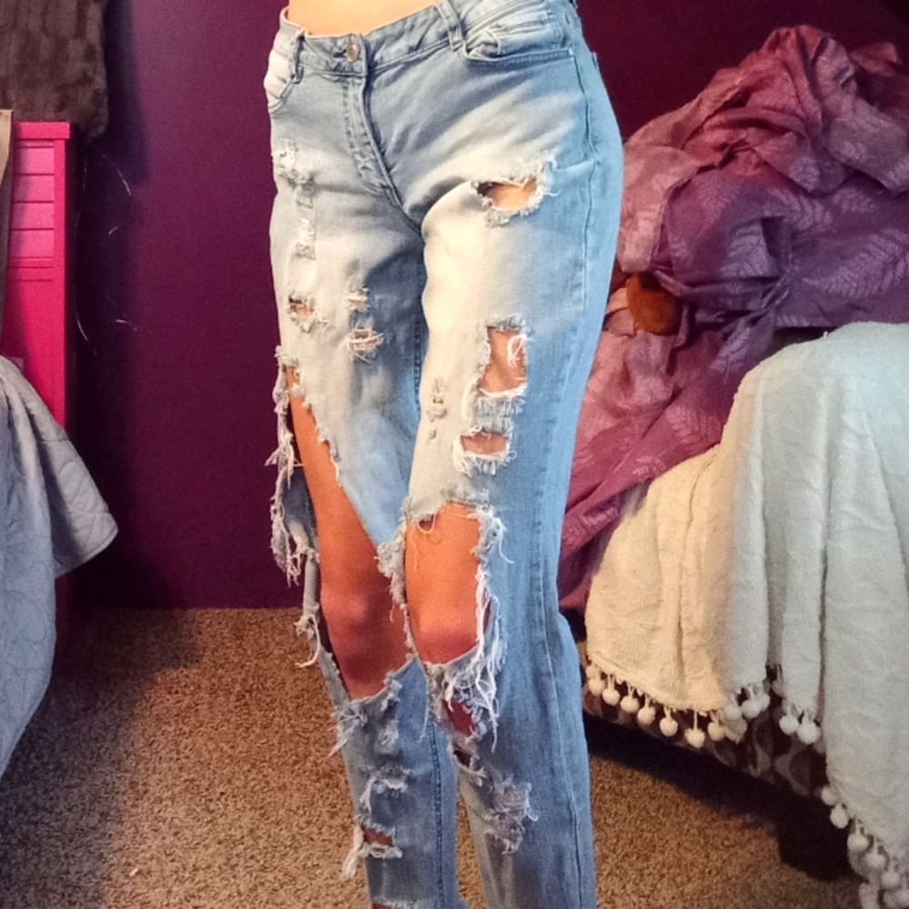 Cali size 11 distressed jeans